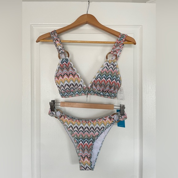 NWT CUPSHE Chevron V-Neck Triangle Top & O-Ring Hipster Bikini Set - Picture 2 of 8